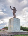 GABON 121. (FRANCEVILLE) MONUMENTO AL PRESDENTE ALBERT BERNARD BONGO NACIO EN EL 1935 EN LEWAI Y MURIO EN EL 2009 EN BARCELONA