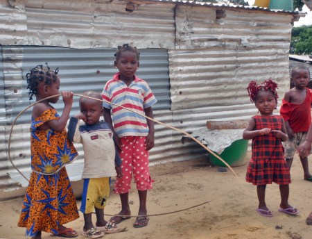 GABON 129. (BONGOVILLE) ANTES LLAMADA LEWA, ES UNA POBLACION DE LA PROVINCIA DE HAUT-OGOOUE EN EL GABON ORIENTAL