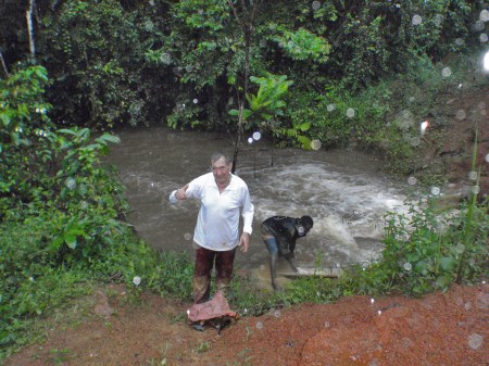 GABON 38. (DE MANDJI HACIA LOANGO) TENGO QUE RECONOCER QUE NUESTRAS PLANCHAS DE ARENA SON PERFECTAS PARA TODO