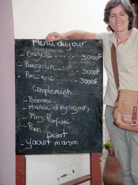 GABON 5. ((AL NORTE) DEL ECUADOR). EN LA POBLACION DE BITAN MENU COMPLETO P0R 4€ A ELEGIR COMO PLATO PRINCIPAL...