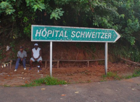 GABON 73. (DE CAMINO A FRANCEVILLE) LAMBANERE. ALBERT SCHWEITZER 1875 1965. MEDICO ALEMAN NACIONALIZADO FRANCES, EN 1913 SE FUE A GABON CON SU ESPOSA, PASO LA MAYOR PARTE DE SU VIDA EN LAMBARENE...