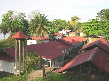 GABON 74. (DE CAMINO A FRANCEVILLE) LAMBANERE. ...FUNDO UN HOSPITAL CERCA DE UNA MISION ATENDIÓ A MILLARES DE ENFERMOS. DE LOS CUALES MUCHOS ERAN LEPROSOS Y PACIENTES DE LA ENFERMEDAD DEL SUEÑO ...