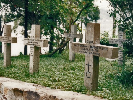 GABON 75. (DE CAMINO A FRANCEVILLE) LAMBANERE. ... SE LE CONCEDIO EL PREMIO NOBEL DE LA PAZ EN 1952, MURIO EN LAMBARENE EN 1965