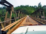 GABON 86. (DE CAMINO A FRANCEVILLE) CARRETERA NACIONAL N-3 (SIGUIENDO CURSO EL RIO OGOOUE), PUENTE SOBRE EL RIO OGOOUE CERCA DE ALEMBE