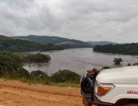GABON 90. (DE CAMINO A FRANCEVILLE) CARRETERA NACIONAL N-3 (SIGUIENDO CURSO EL RIO OGOOUE) DESENBOCA EN EL ATLÁNTICO, CREA UN DELTA PANTANOSO, DE UNOS 100 KM DE ANCHO Y 100 KM DE LARGO