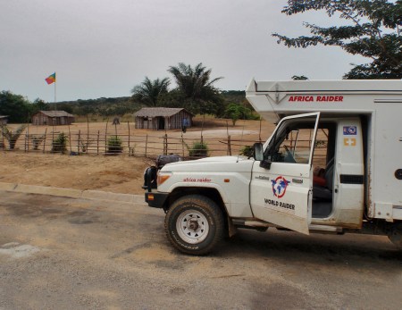 CONGO BRAZZAVILLE 1. (DISTRITO DE LA CUVETTE) LA FRONTERA DEL CONGO EN ASSIENE, POBLACION DE 600 HABITANTES SITUADA A 31 KM. DE KABALA EN GABON