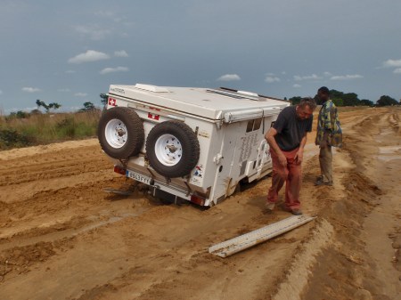 CONGO BRAZZAVILLE 17. (DISTRITO DE LA CUVETTE, EN RUTA A OYO) BARRO A GOGO 3