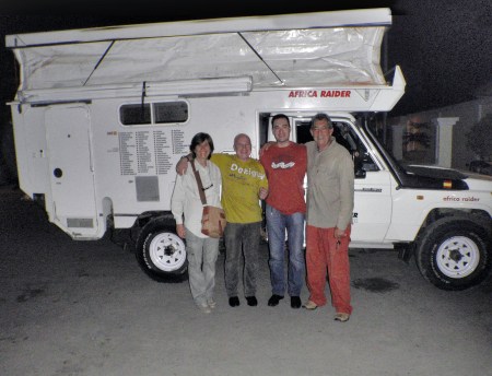 CONGO BRAZZAVILLE 28. (DISTRITO DE LA CUVETTE, POBLACION DE OYO) ... QUE ESTAN MONTANDO EN OYO CASAS PREFABRICADAS PARA EL PRESIDENTE DEL CONGO