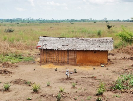 CONGO BRAZZAVILLE 31. (DISTRITO DEL PLATEAUX) CASA RURAL TIPICA DE LA REGION