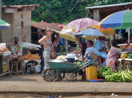 CONGO BRAZZAVILLE 33. (DISTRITO DEL PLATEAUX, POBLACION DE GAMBOMA) LA CIUDAD ESTA SITUADA EN EL CENTRO DEL PAiS, EN LA CARRETERA NACIONAL N-2 A 273 km DE BRAZAVILLE