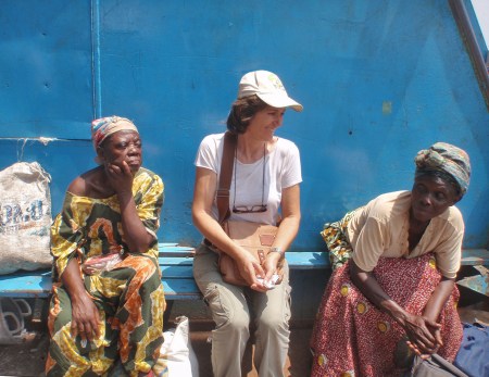 CONGO BRAZZAVILLE 56. (BRAZAVILLE, EN BARCO HACIA KINSASA) YA EN LA BARCAZA PETRA COMO SIEMPRE HACIENDO AMISTADES ...