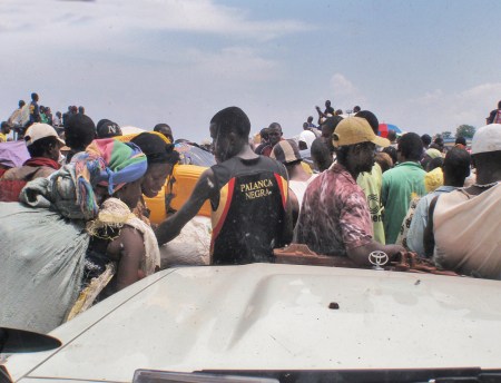 CONGO BRAZZAVILLE 60. (BRAZAVILLE, EN BARCO HACIA KINSASA) EL DESEMBARCO ES TERRIBLE, LA ANARQUIA ES TOTAL