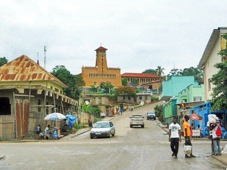 CONGO KINSASA 47. (BOMA) ES UNA CIUDAD PORTUARIA SITUADA EN EL RIO CONGO, TIENE MAS 550.000 HABITANTES