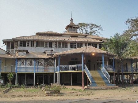 CONGO KINSASA 49. (BOMA) BONITA ANTIGUA VILLA COLONIAL EN EL BARRIO RESIDENCIAL