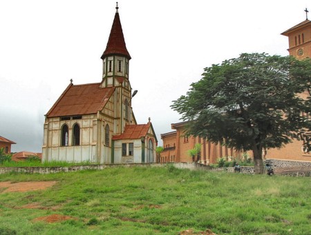 CONGO KINSASA 51. (BOMA) LA CATEDRAL DE LA ASUNCION ES LA MAS ANTIGUA EN EL PAIS, FUE CONSTRUIDA EN 1886 POR BELGICA PARA LA MISION DE LOS DE LA CONGREGACION DEL CORAZON INMACULADO DE MARIA