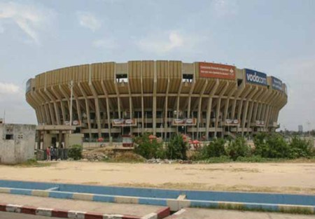CONGO KINSASA 6 . (KINSASA CIUDAD) EL ESTADIO DE LOS MARTIRES Y ANTES LLAMADO ESTADIO KAMANYOLA TIENE UN AFORO PARA MAS DE 80.000 ESPECTADORES