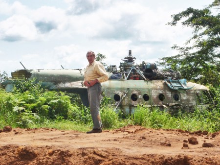 ANGOLA 11. (POR LAS PROVINCIAS DE ZAIRE Y BENGO) , MALOS RECUERDOS DE LA GUERRA, UN Mil Mi-17 RUSO DERRIBADO...