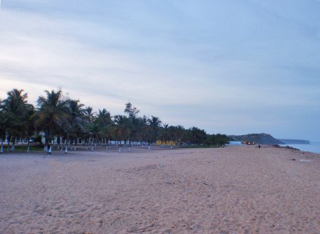 ANGOLA 34. (SUMBE) ACAMPANDO EN LA PLAYA