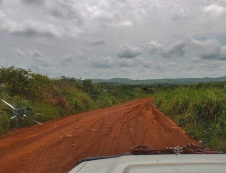 ANGOLA 7. (POR LAS PROVINCIAS DE ZAIRE Y BENGO) LLEVAMOS DEOS DIAS DE MAL TIEMPO