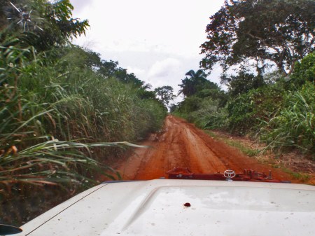 ANGOLA 8. (POR LAS PROVINCIAS DE ZAIRE Y BENGO) LAS PISTAS DE BANZA A N`ZETO ESTAN BIEN...